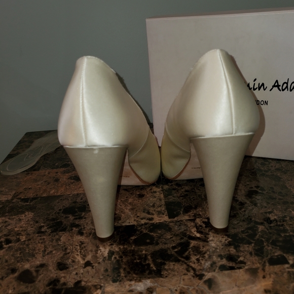 NWOT Benjamin Adam Scarlett Silk Ivory shoes - Picture 2 of 7